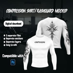 Könnte beinhalten: Mockup eines weißen Kompressionsshirts mit langen Ärmeln, mit schwarzen Tribal-Designs auf den Ärmeln und dem Rücken. Der Text "COMPRESSION SHIRT/RASHGUARD MOCKUP" steht oben. Der Text "COMPRESSION" steht auf der Vorderseite des Shirts. Das Bild enthält auch den Text "Digital download".