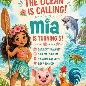 Puede incluir: Una invitación de cumpleaños con una niña sosteniendo un remo, un cerdito, un gallo, un delfín y una tortuga marina en la playa. El texto dice: THE OCEAN IS CALLING! MIA IS TURNING 5! SATURDAY 15 AUGUST 3:00 PM - 5:00 PM 42 CORAL BAY DRIVE RSVP TO MOM.
