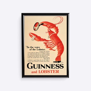 Puede incluir: Cartel publicitario vintage de Guinness y Langosta. El cartel presenta una gran langosta roja sosteniendo una lupa. El texto incluye "'Tis the voice of the Lobster" y "GUINNESS and LOBSTER."