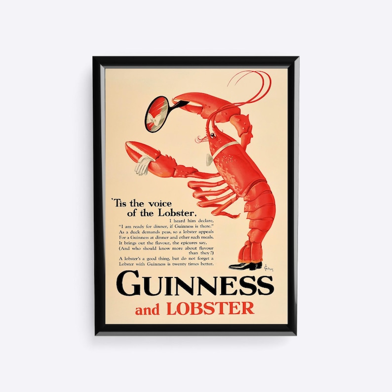 Puede incluir: Cartel publicitario vintage de Guinness y Langosta. El cartel presenta una gran langosta roja sosteniendo una lupa. El texto incluye "'Tis the voice of the Lobster" y "GUINNESS and LOBSTER."
