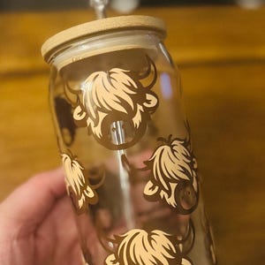Highland Cow Glass Cup with Bamboo Lid & Glass Straw – Cute Iced Coffee Tumbler, Farm Animal Drinkware, Gift for Cow Lovers