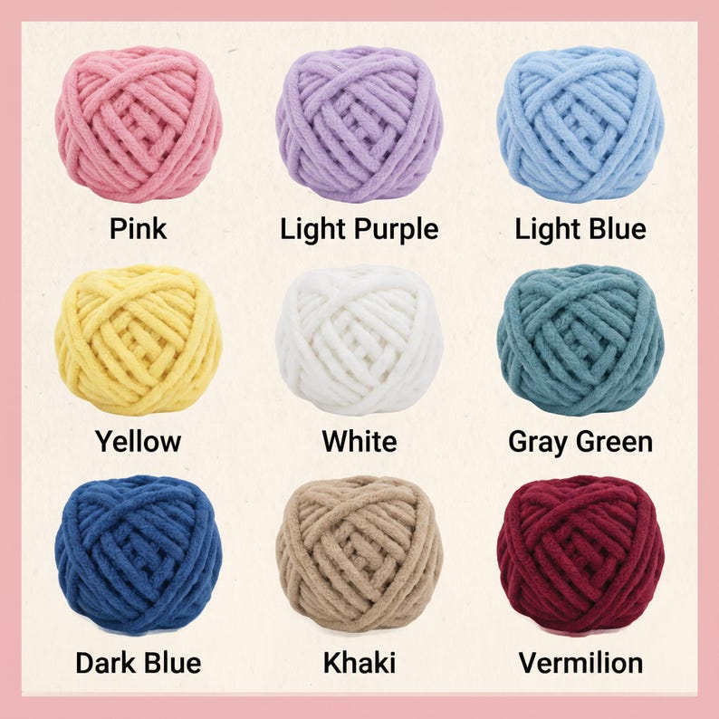 Puede incluir: Nueve ovillos de lana en varios colores, incluyendo rosa, lila claro, azul claro, amarillo, blanco, verde gris&aacute;ceo, azul oscuro, caqui y bermell&oacute;n. Cada ovillo tiene una etiqueta con su nombre de color.