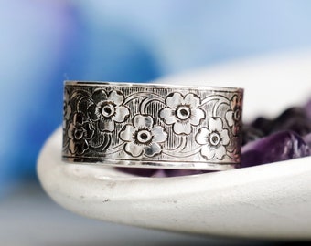 Botanical Band Ring, Sterling Silver Blossom Wedding Band, Daisy Pattern Ring, Womans Wedding Ring | Moonkist Designs