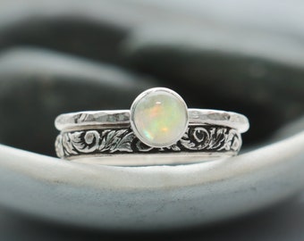 Conjunto de anillos de apilamiento de piedra lunar arco iris, anillo de piedra lunar de plata de ley, conjunto de anillos de boda inspirados en la naturaleza / diseños Moonkist