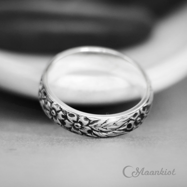 Sterling Silver Wedding Band For Women Silver Flower Ring Floral Wedding Ring Floral Band for Her Periwinkle Flower Wedding Band