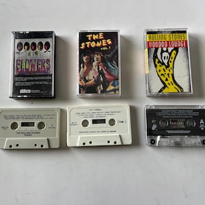 Puede incluir: Seis cintas de cassette, incluyendo "Flowers" y "Voodoo Lounge" de The Rolling Stones, "Vol. 1" de The Stones y tres cintas en blanco.