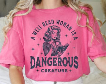 Grafisch T-shirt van een goed gelezen vrouw, retro feministisch shirt boekenliefhebber, comfortabel kleur katoenen T-shirt, leesgrage cadeau