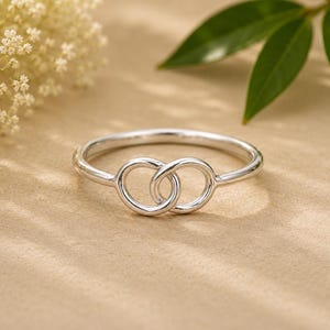 925 Sterling Silver Double Circle Ring for Women, Minimalist Interlocking Ring, Handmade Modern Silver Band, Elegant Stackable Jewelry SALE