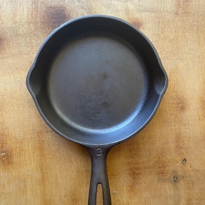unmarked Wagner #3 skillet