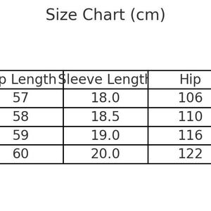 Pode incluir: Uma tabela de tamanhos com medidas em cent&iacute;metros. A tabela inclui os tamanhos S, M, L e XL, detalhando as medidas de busto, comprimento da parte superior, comprimento da manga, quadril, cintura e comprimento da cal&ccedil;a para cada tamanho. O texto "Size Chart (cm)" est&aacute; no topo.