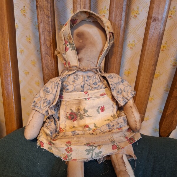 Faceless Civil War Era Doll, Decoration, Grungy, Floral Dress Bonnet and Removable Apron, Attic Doll, Collectible Doll, FAPM