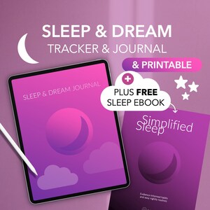 Könnte beinhalten: Ein digitales Tablet und ein Journal mit dem Text "SLEEP & DREAM JOURNAL" und "Simplified Sleep". Das Tablet und das Journal haben einen lila Farbverlaufshintergrund mit einem Mond- und Wolken-Design. Das Bild enthält auch den Text "PLUS FREE SLEEP EBOOK".