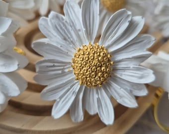 Juego de 8 servilleteros artesanales con forma de margarita: decoración de mesa para bodas, Pascua y primavera. Idea de regalo con detalles dorados.