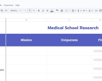 Könnte beinhalten: Ein Screenshot einer Tabelle mit dem Titel "Medical School Research". Die Tabelle hat Spalten mit den Bezeichnungen "School", "Mission", "Uniqueness", "Fit" und "Applying". Die ersten vier Zeilen listen medizinische Fakultäten auf: Albany Medical College, Albert Einstein College of Medicine, Anne Burnett Marion School of Medicine at TCU (DO) und Baylor College of Medicine.