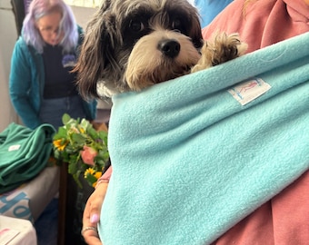 Bandolera de forro polar para mascotas: Transportín manos libres para perros y gatos - Hecho a mano