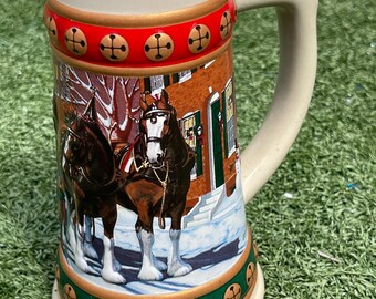Budweiser Holiday Stein 1995 Hometown Holiday Series Clydesdales 7” Beer Mug