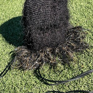Vintage svart bouclé aftonväska med metalliska glitterfransar, axelväska 25 cm
