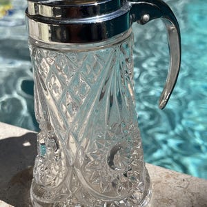 Vintage Crystal Syrup Pitcher with Chrome Flip-Top Lid – Libbey Style Pressed Glass, 5 Inch