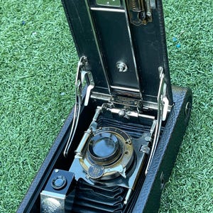 Vintage Eastman Kodak Folding Bellows Camera – Early 1900s Pocket Model, Leather Case