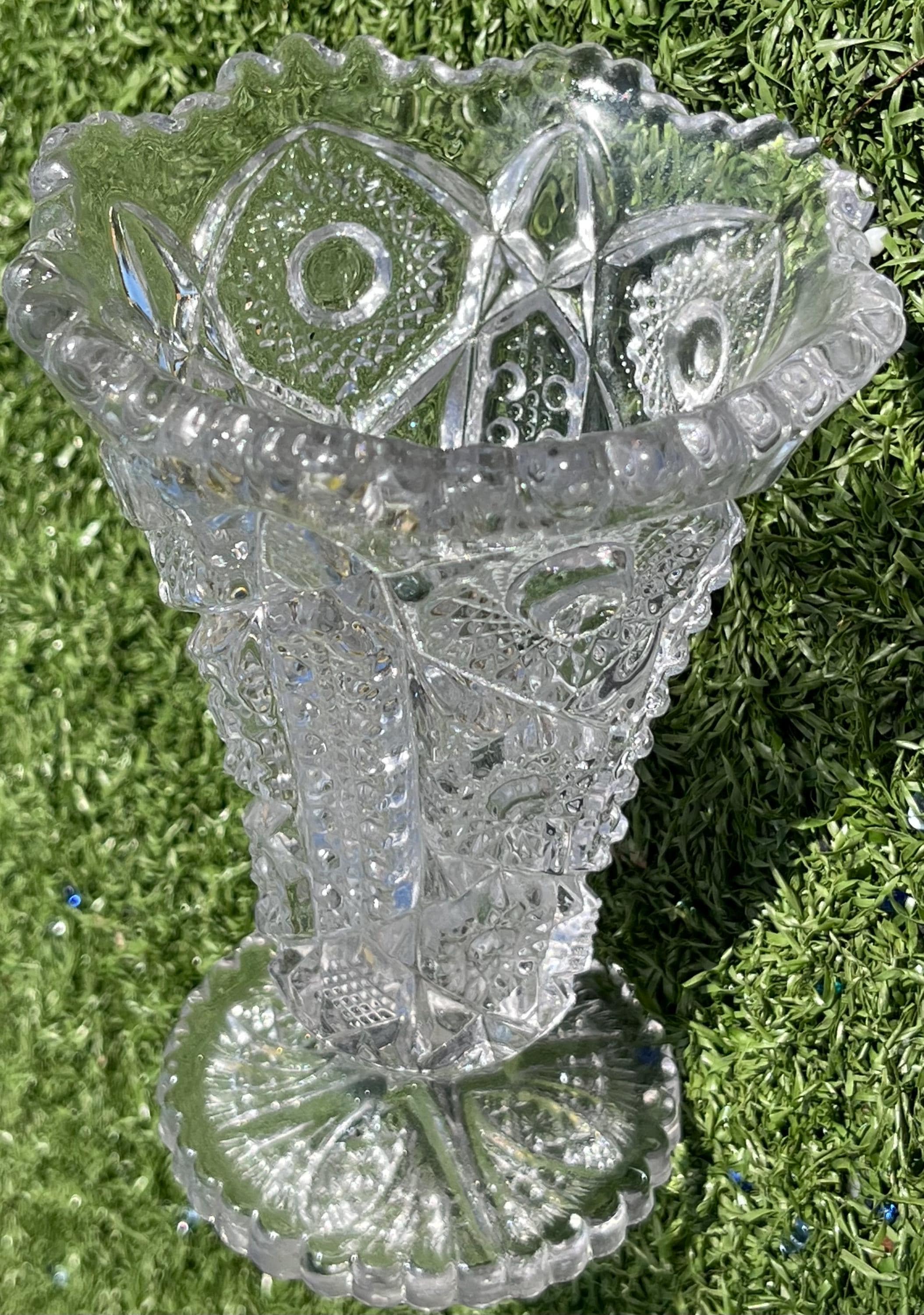 Pressed Glass Daisy Button Vase