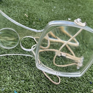 Vintage Hands-Free Neck Magnifier – Dual Lens Acrylic Hobby Viewer – Sewing & Craft Magnifying Glass – 1970s-90s Style