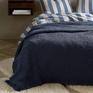 Waffle Weave Cotton Blanket: Soft Breathable Bedspread, Queen & King Sizes