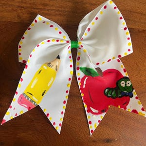 Handbemalte Haarschleife - Personalisierte Mädchenschleife mit gemaltem Detail | Einzigartiges Geschenk für Kleinkinder, Kinder oder Babypartys