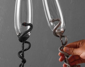 Copa de champán con forma de serpiente hecha a mano: copa de brindis única de metal con forma de serpiente, regalo distintivo para amantes de las bebidas, regalo para él.