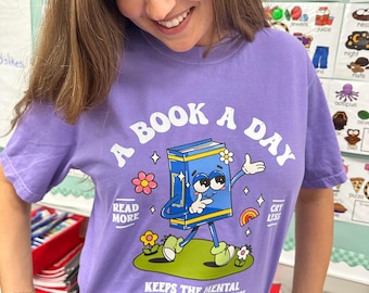 Camiseta "Un libro al día te mantiene alejado del colapso mental" - Camiseta con gráficos para amantes de los libros - Camiseta retro de libros