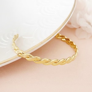 Geflochtener Armreif hangearbeitet | Breiter Gold Armcuff für den Sommer Bracelet Stack | Vintage Schmuck Geschenk für Mama, Mädchen, Freund
