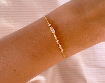 Romantiskt armband, fina smycken som present till kvinnor, väninnor, mammor | Delikat kristallarmband med ädelstenar i guld | Armband i sterlingsilver