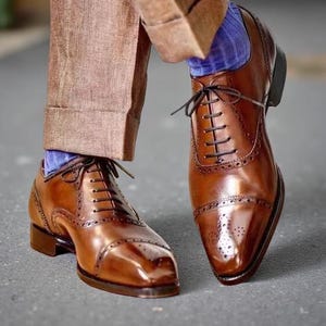 Handmade Men&#39;s Brown Color leather Oxford Toe Cap Brogue Lace Up Dress Shoes Men