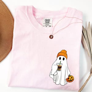Comfort Colors® Сute Ghost Coffee Shirt, Сute Little Ghost Iced Coffee t-shirt, Ghost Coffee Shirt, Halloween Coffee Lovers, Boo Ghost Shirt
