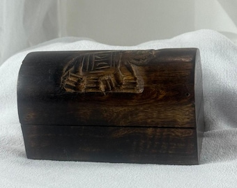Boîte Artisanale Rectangulaire En Bois Sculpté – Incrustations Laiton, Éléphant (Inde)