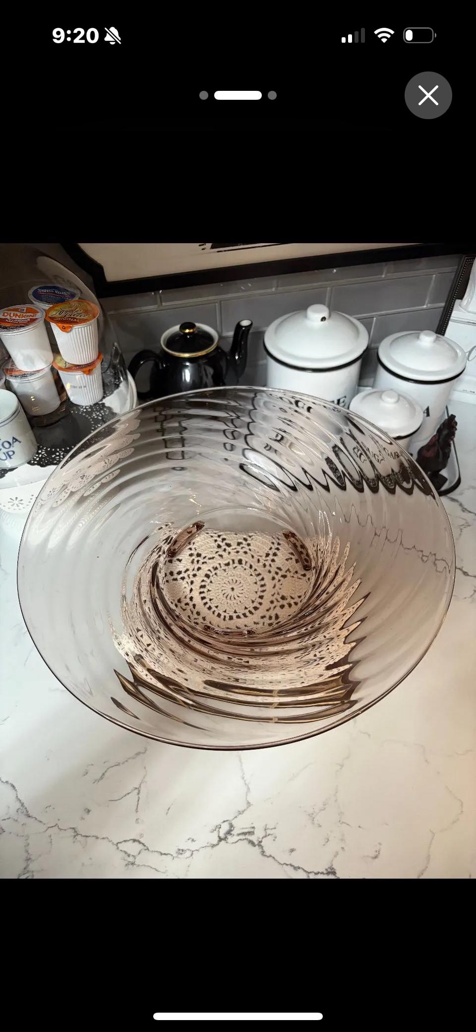 ヴィンテージのスパイラル/渦巻きピンクガラスの脚付きセンターピース