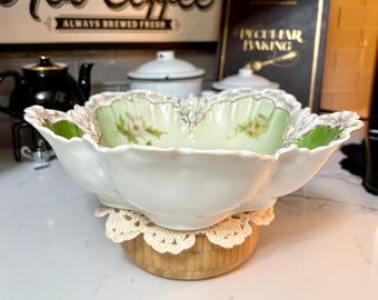 アンティークのバイエルン製花柄磁器製ベリーボウル！