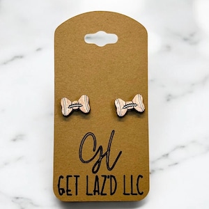 Pendientes de fútbol con lazo hechos a mano / Pendientes de madera para el día del partido / Joyas deportivas pintadas a mano con postes de acero inoxidable