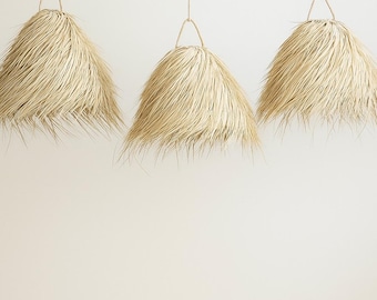 Lámpara colgante de rafia hecha a mano - Pantalla de lámpara estilo boho tejida con hojas de palma