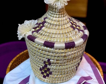 Handgewebter marokkanischer Strohkorb mit Deckel - Weiße & Lila Boho Aufbewahrung