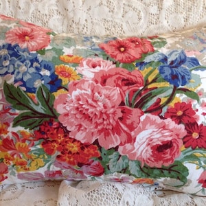 Ralph Lauren BEACH HOUSE pillow cover Decorative pillow Throw pillow Gorgeous cottage garden flowers 12X18 Lumbar pillow