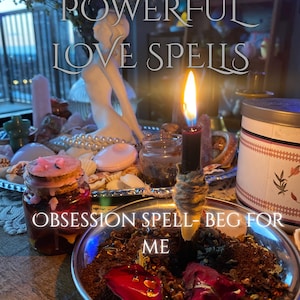 Peut inclure: Une bougie allumée, un petit pot avec un bouchon en liège et un plateau argenté avec des herbes et des pétales de rose. Le texte "POWERFUL LOVE SPELLS" et "OBSESSION SPELL- BEG FOR ME" sont visibles.