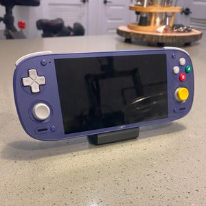 Retroid Pocket 5/4/3 Display Stand – Clean, Minimalist Console Holder
