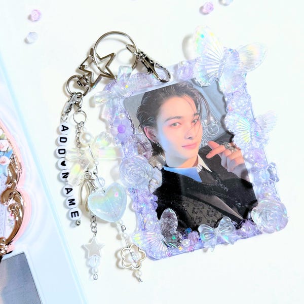 Portachiavi/porta photocard Decoden Kpop viola iridescente con nome del bias personalizzato