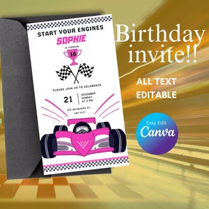 Może przedstawiać: Zaproszenie urodzinowe z motywem samochodu wyścigowego. Zaproszenie zawiera różową grafikę samochodu wyścigowego, flagi w szachownicę oraz tekst "Start Your Engines" i "Birthday invite!!". Zaproszenie jest w pełni edytowalne.