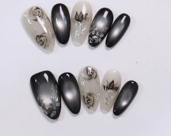 Uñas postizas negras con degradado, uñas postizas hechas a mano con flores plateadas, elegante set de uñas góticas, uñas minimalistas reutilizables.