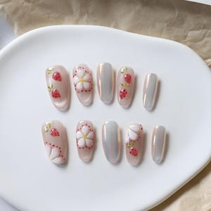 Reusable Strawberry Press On Nails | Handmade Fake Nails with Flowers | Nail Art | Cute Gift for Women & Girls｜Artist Faux Nails