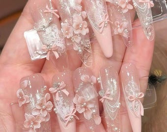 Unghie finte a farfalla danzanti: unghie finte in gel acrilico fatte a mano