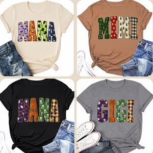 Peut inclure: Quatre t-shirts avec du texte sur le thème d'Halloween. Les chemises sont beiges, marron, noires et grises. Chaque chemise porte un nom différent dans une police décorative : "MAMA", "MIMI", "NANA" et "GIGI". Les lettres sont remplies de motifs d'Halloween.