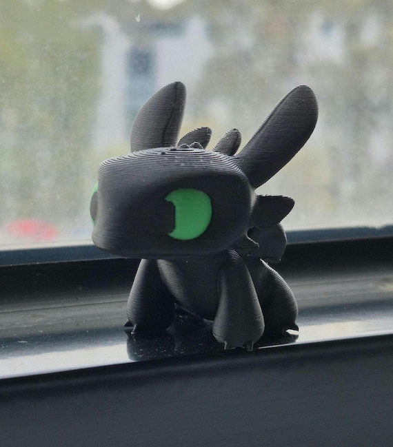 トゥースレス 3Dプリントミニフィギュア、黒、赤、緑。ヒックと