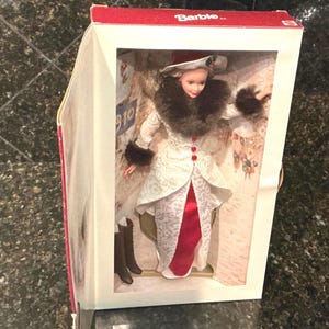 1995 Holiday Memories Barbie – Hallmark Special Edition – 85th Anniversary Collector’s Doll
